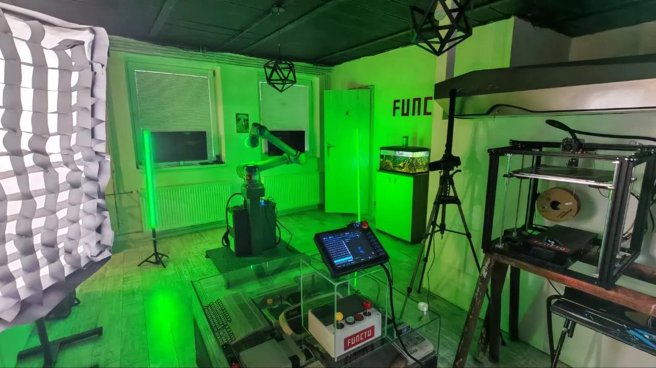 FUNCTU lab so zeleným osvetlením