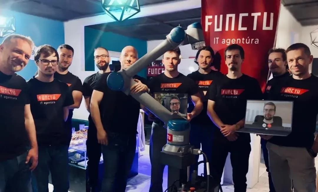 FUNCTU tím s robotickým ramenom