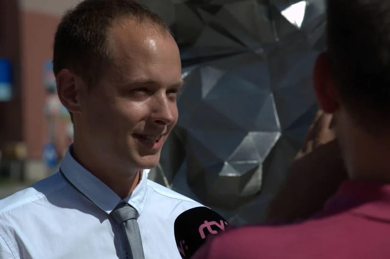 RTVS rozhovor pri chrómovej soche