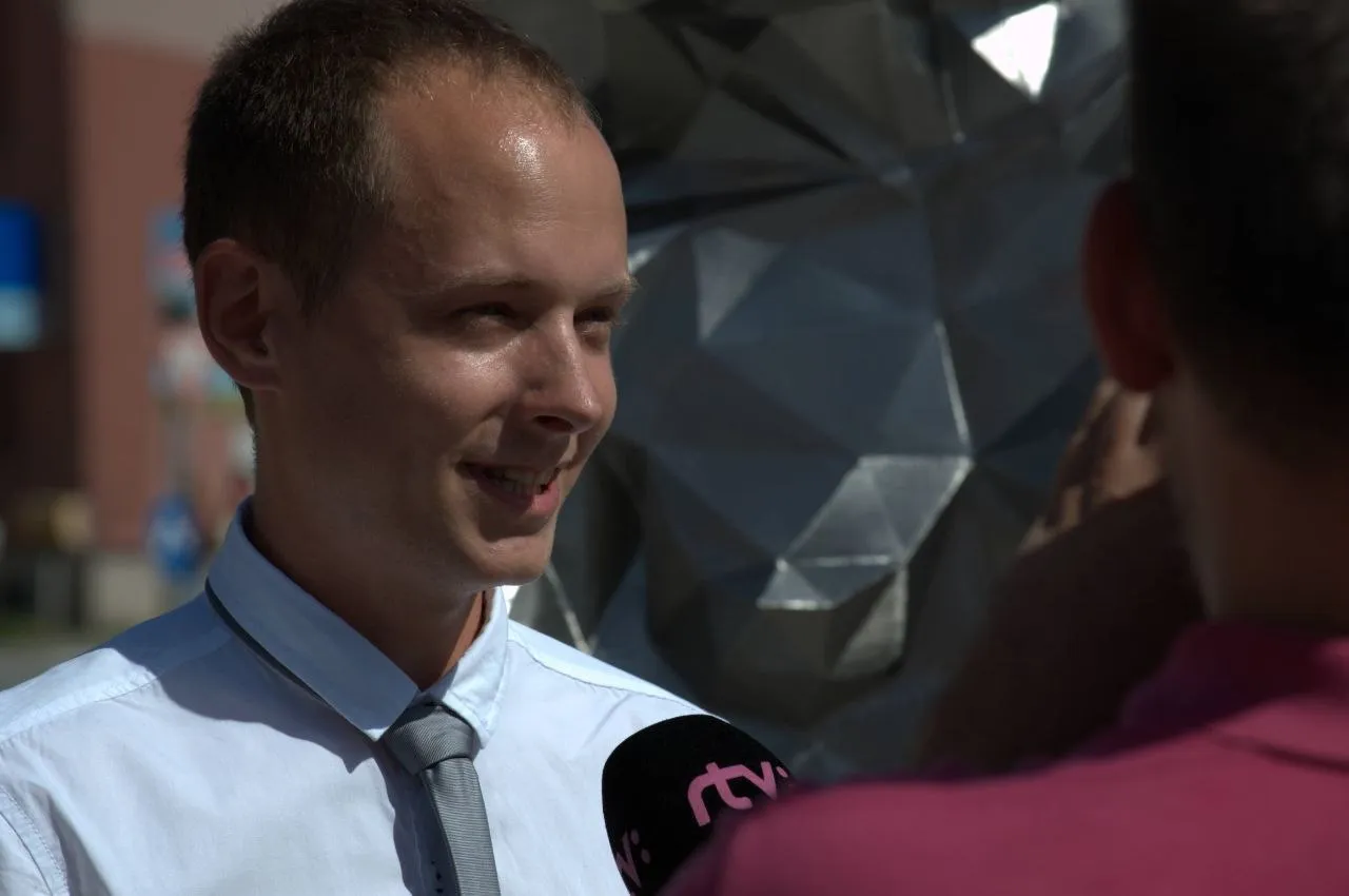 RTVS rozhovor pri chrómovej soche